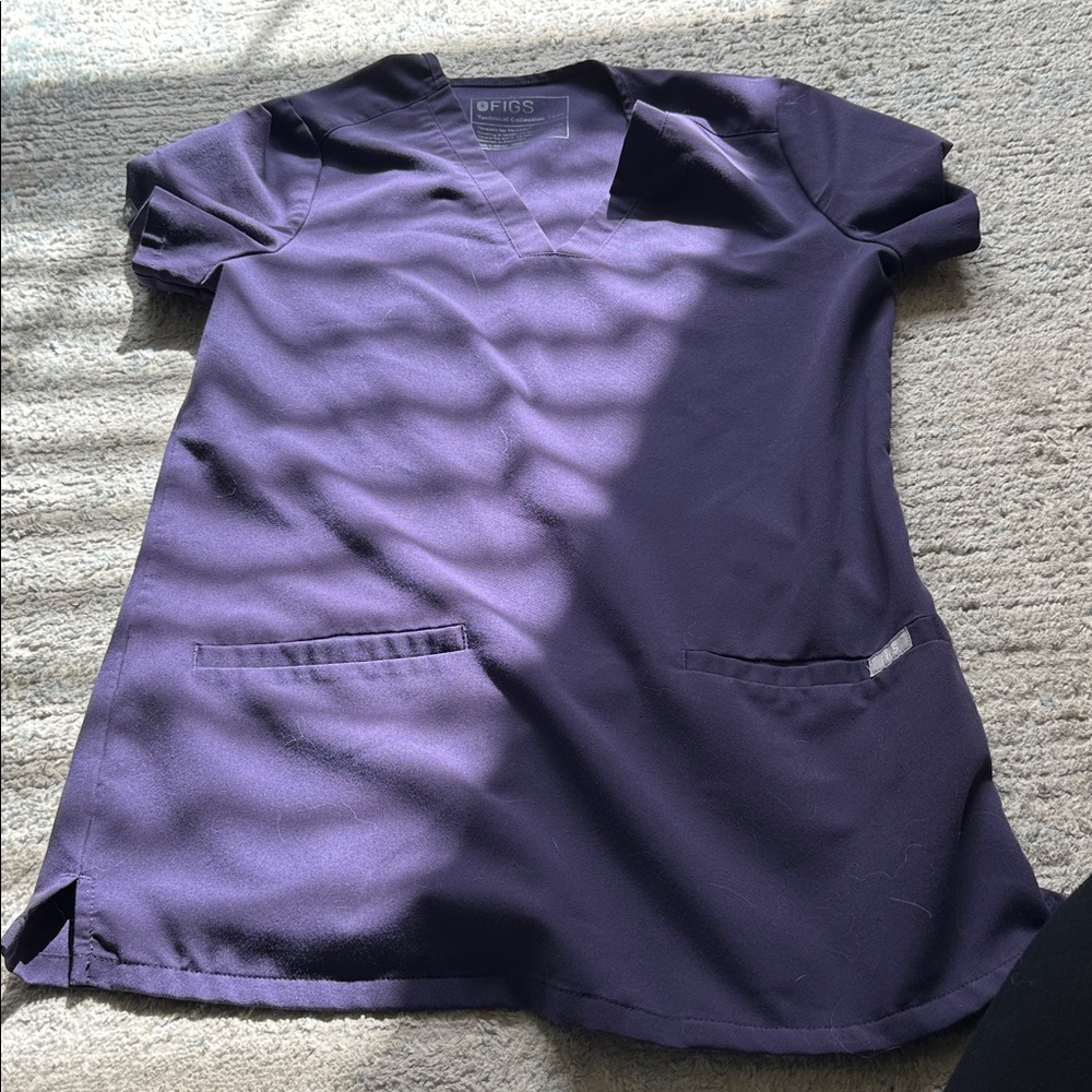 Figs 2 pocket scrub top- size XXS in purple shadow